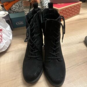 Black Women's Lace-Up Boots